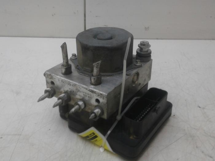 Begagnade ABS-pump Renault Captur I (2R) 0.9 Energy TCE 12V Pris € 82,95 Marginaltabell erbjuds av Wessel Parts & Service B.V.
