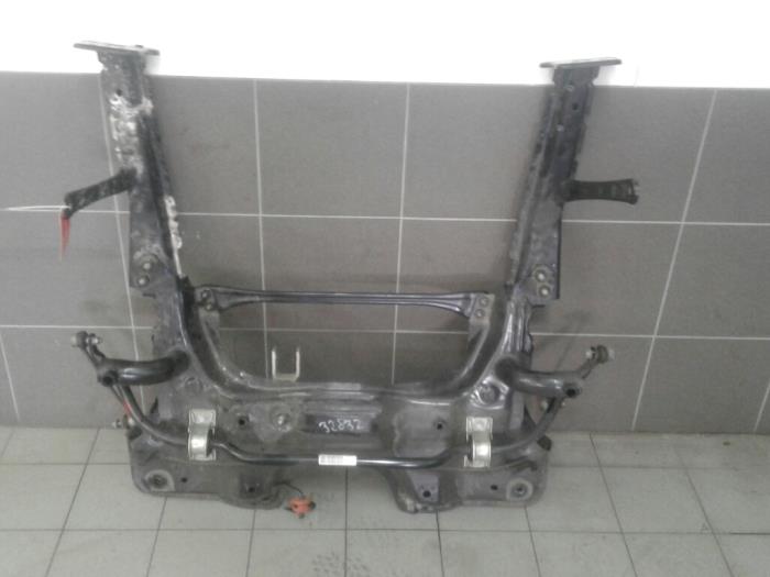 Usados Subchasis Opel Combo 1.4 16V ecoFlex Precio € 131,25 Norma de margen ofrecido por Wessel Parts & Service B.V.