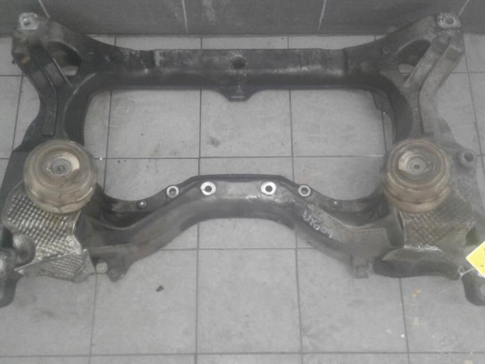 Begagnade Underram Mercedes SL (R230) 3.7 SL-350 V6 18V Pris € 313,95 Marginaltabell erbjuds av Wessel Parts & Service B.V.