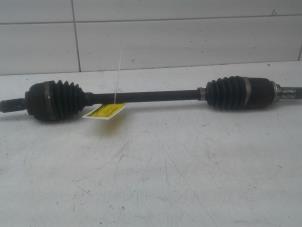 Used Front drive shaft, left Renault Clio III (BR/CR) 1.2 16V 75 Price € 129,00 Margin scheme offered by Autobedrijf G.H. Wessel B.V.