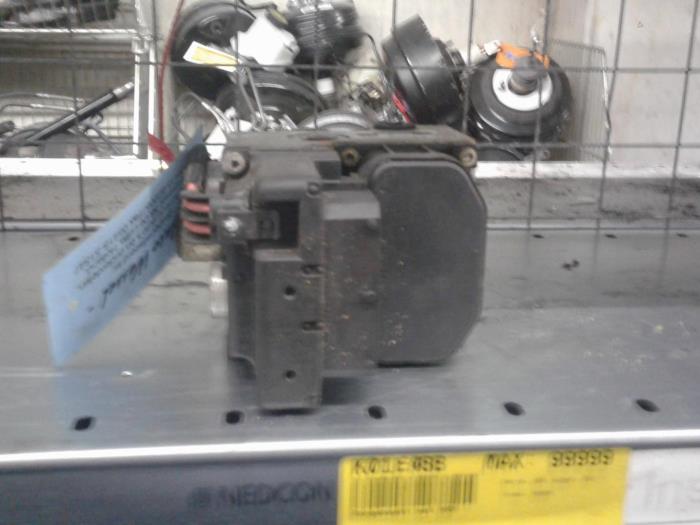 Begagnade ABS-pump Ford Mondeo II 1.8i 16V E2/96 EEC Pris € 40,95 Marginaltabell erbjuds av Wessel Parts & Service B.V.