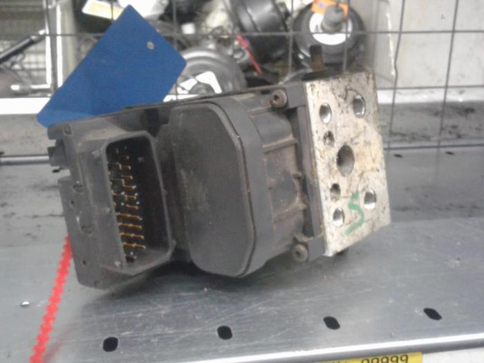 Begagnade ABS-pump Ford Mondeo II 1.8 TD CLX Pris € 40,95 Marginaltabell erbjuds av Wessel Parts & Service B.V.