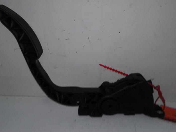 Begagnade Gaspedalsensor Renault Twingo II (CN) 1.2 16V Pris € 30,45 Marginaltabell erbjuds av Wessel Parts & Service B.V.