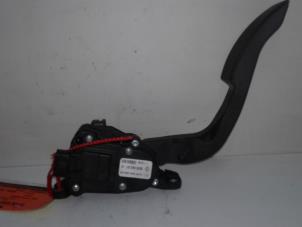 Gaspedalposition Sensor van een Renault Twingo II (CN) 1.2 16V 2009
