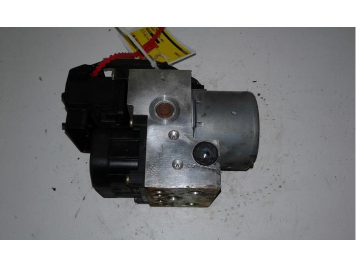 Usagé Bloc ABS Peugeot 406 Break (8E/F) 2.0 HDi 90 Prix € 40,95 Règlement à la marge proposé par Wessel Parts & Service B.V.
