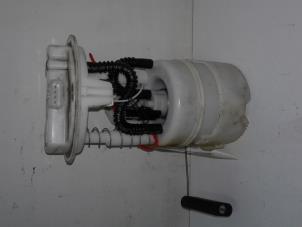 Used Electric fuel pump Renault Twingo II (CN) 1.2 16V Price € 39,00 Margin scheme offered by Autobedrijf G.H. Wessel B.V.