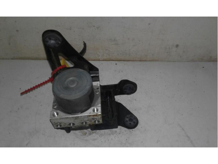 Używane Pompa ABS Renault Scénic II (JM) 2.0 16V Cena € 40,95 Procedura marży oferowane przez Wessel Parts & Service B.V.