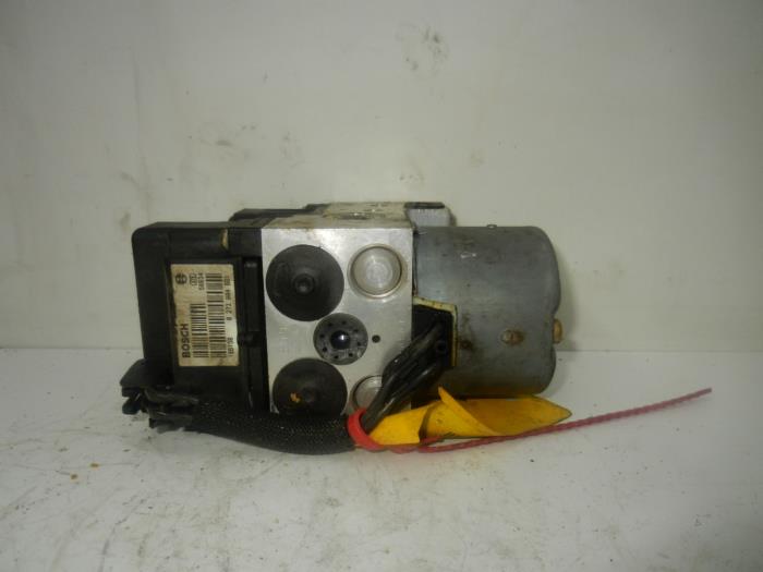 Begagnade ABS-pump Renault Clio II (BB/CB) 1.6 16V Pris € 40,95 Marginaltabell erbjuds av Wessel Parts & Service B.V.