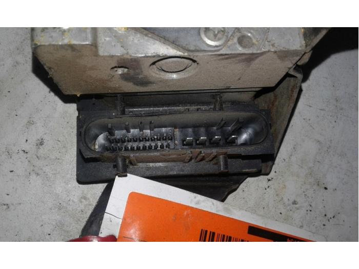 Bloc ABS d'un Renault Megane Break 2005