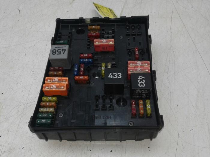 Fuse box Volkswagen Touran 2.0 TDI 16V 140 - L1T000034 VW