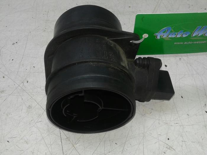 Airflow meter from a Volkswagen Touran (1T1/T2) 2.0 TDI 16V 140 2005
