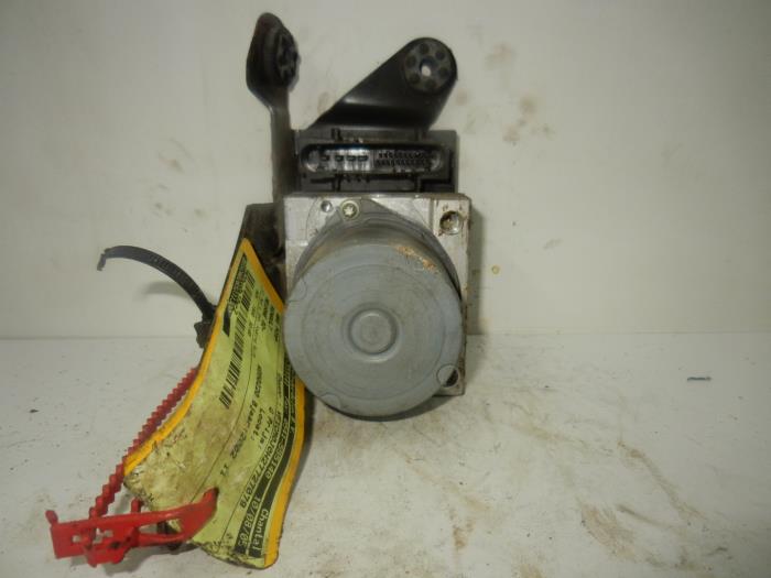 Begagnade ABS-pump Renault Megane II (BM/CM) 1.6 16V Pris € 40,95 Marginaltabell erbjuds av Wessel Parts & Service B.V.