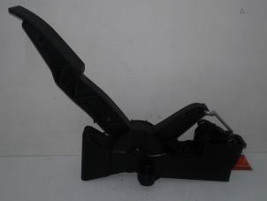 Begagnade Gaspedalsensor Mercedes B (W245) 2.0 B-180 CDI 16V Pris € 39,00 Marginaltabell erbjuds av Autobedrijf G.H. Wessel B.V.