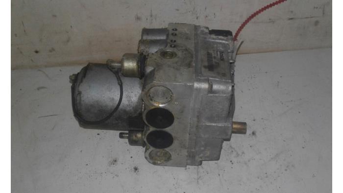 Used ABS pump Volvo V40 (VW) 1.9 TD Price € 40,95 Margin scheme offered by Wessel Parts & Service B.V.
