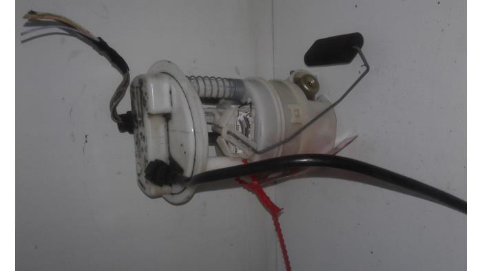 Usagé Pompe à carburant Opel Vivaro 1.9 DI Prix € 42,00 Règlement à la marge proposé par Wessel Parts & Service B.V.