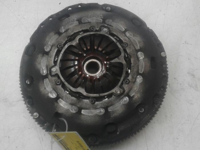 Used Flywheel Volkswagen Passat (3C2) 2.0 TDI 140 Price € 147,00 Margin scheme offered by Wessel Parts & Service B.V.