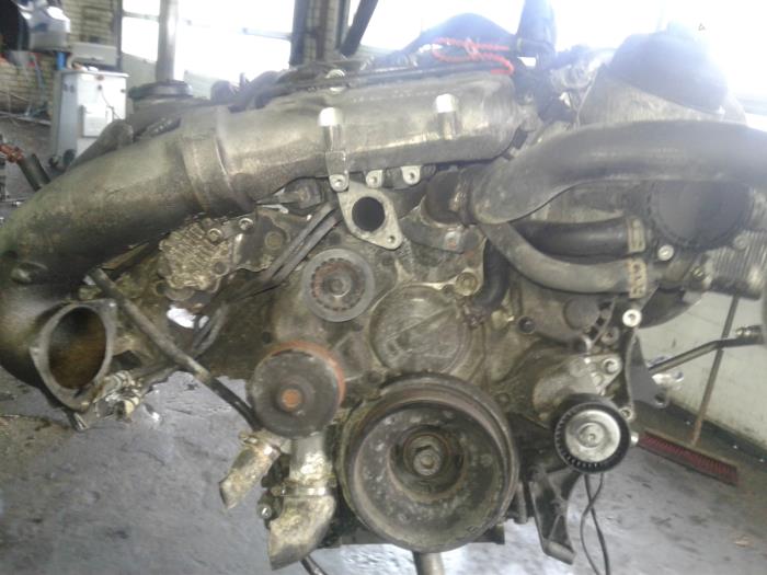 Engine from a Mercedes-Benz S (W220) 4.0 S-400 CDI 2004