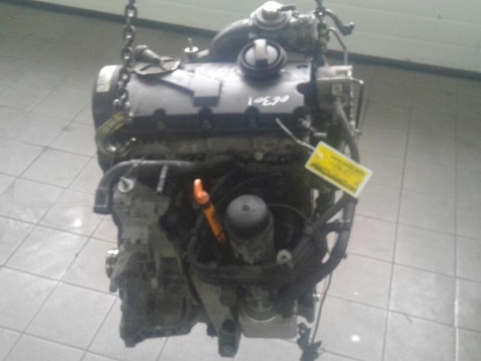 Motor van een Audi A4 Avant (B6) 1.9 TDI PDE 130 2004