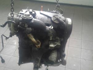 Motor van een Audi A4 Avant (B6) 1.9 TDI PDE 130 2004
