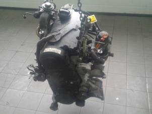 Motor van een Audi A4 Avant (B6) 1.9 TDI PDE 130 2004