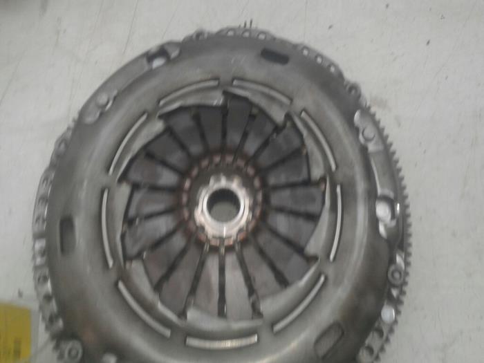 Gebrauchte Schwungrad Volkswagen Polo IV (9N1/2/3) Preis € 103,95 Margenregelung angeboten von Wessel Parts & Service B.V.