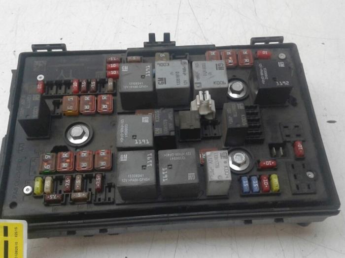 Opel Astra J (PC6/PD6/PE6/PF6) 1.7 CDTi 16V 110 Fuse boxes stock