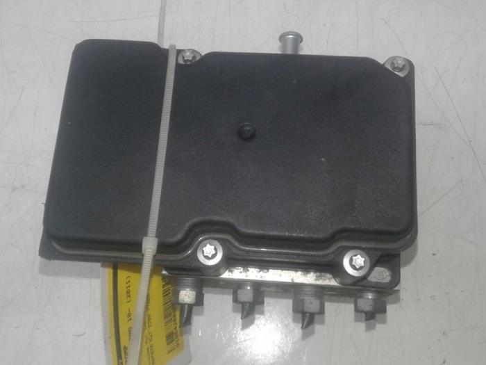 Usagé Bloc ABS Opel Movano Combi 2.3 CDTi 16V Prix € 183,75 Règlement à la marge proposé par Wessel Parts & Service B.V.