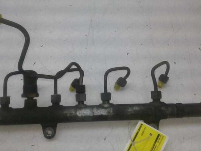 Gebrauchte Einspritzgehäuse Renault Trafic New (FL) 1.9 dCi 100 16V Preis € 73,50 Margenregelung angeboten von Wessel Parts & Service B.V.