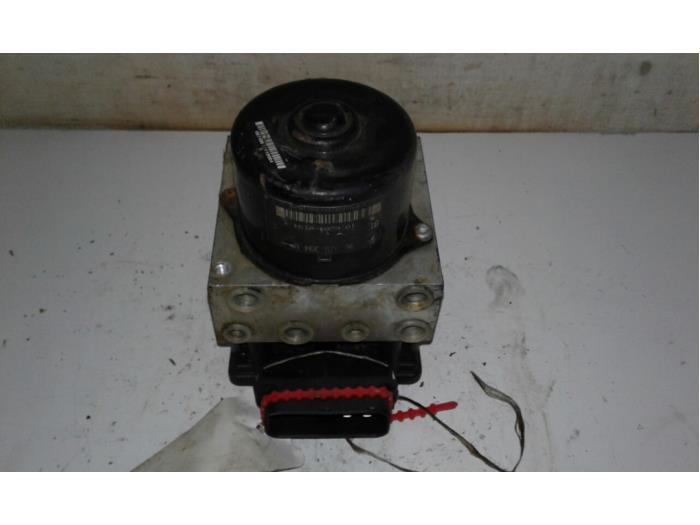 Usagé Pompe ABS Peugeot 206 (2A/C/H/J/S) 1.4 XR,XS,XT,Gentry Prix € 40,95 Règlement à la marge proposé par Wessel Parts & Service B.V.