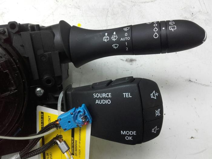 Interruptor combinado columna de dirección de un Renault Megane IV Estate (RFBK) 1.2 Energy TCE 100 2018