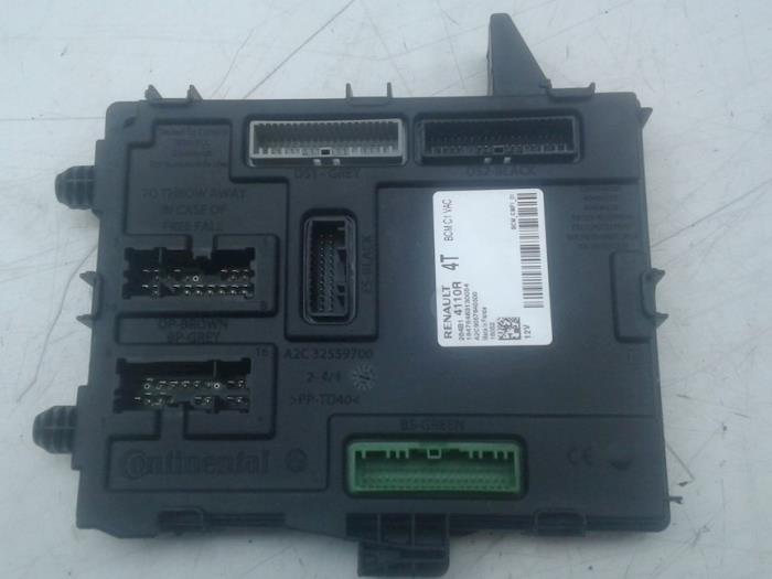 Usagé Ordinateur divers Renault Megane IV Estate (RFBK) 1.2 Energy TCE 100 Prix € 208,95 Règlement à la marge proposé par Wessel Parts & Service B.V.