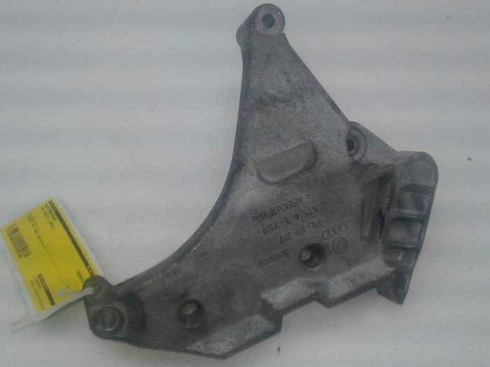 Usagé Support moteur Volkswagen Golf VI (5K1) 2.0 TDI 16V Prix € 51,45 Règlement à la marge proposé par Wessel Parts & Service B.V.
