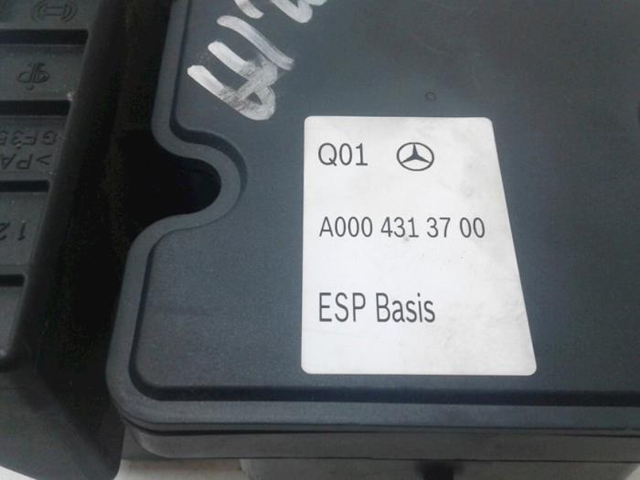 ABS Pumpe van een Mercedes-Benz CLA Shooting Brake (117.9) 2.2 CLA-200 CDI 16V 2018