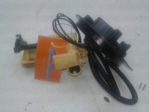 Used Electric fuel pump Mercedes C (W205) C-200d 2.2 16V Price € 69,00 Margin scheme offered by Autobedrijf G.H. Wessel B.V.