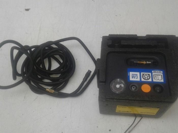 Begagnade Däckpump Opel Meriva (B) 1.4 16V Ecotec Pris på förfrågan erbjuds av Wessel Parts & Service B.V.