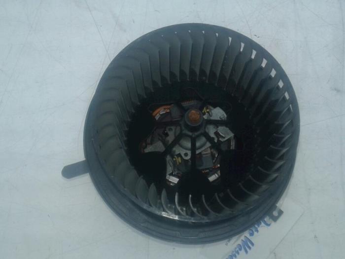 Motor de ventilador de calefactor de un BMW X1 (E84) sDrive 20d 2.0 16V 2014