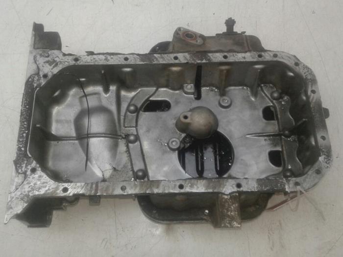 Sump from a Opel Astra J (PC6/PD6/PE6/PF6) 1.7 CDTi 16V 110 2013