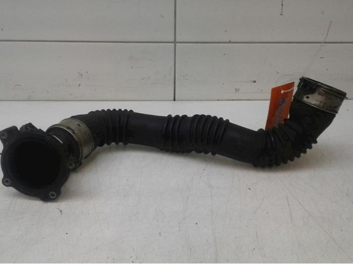 Gebrauchte Intercooler Schlauch Mercedes A (W176) 1.8 A-180 CDI 16V Autom. Preis € 40,95 Margenregelung angeboten von Wessel Parts & Service B.V.