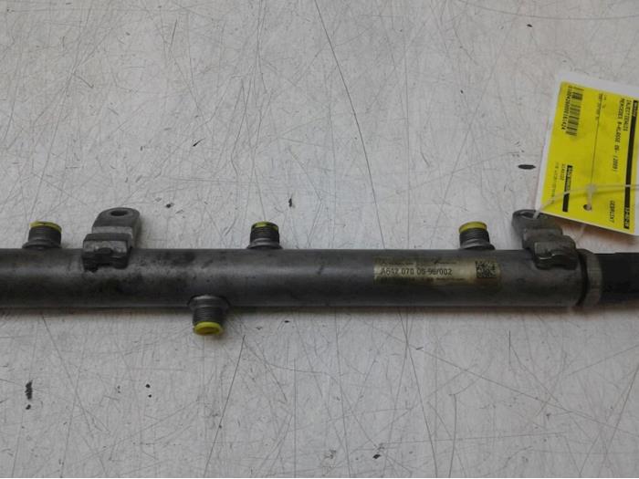 Gebrauchte Einspritzgehäuse Mercedes R (W251) 3.0 320 CDI 24V 4-Matic Preis € 72,45 Margenregelung angeboten von Wessel Parts & Service B.V.
