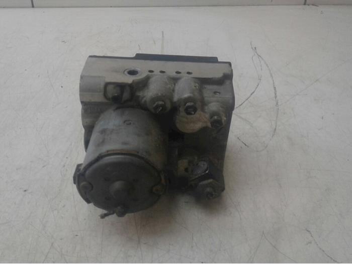Usagé Bloc ABS Mercedes E (W210) 2.9 E-290 TDi Prix € 57,75 Règlement à la marge proposé par Wessel Parts & Service B.V.