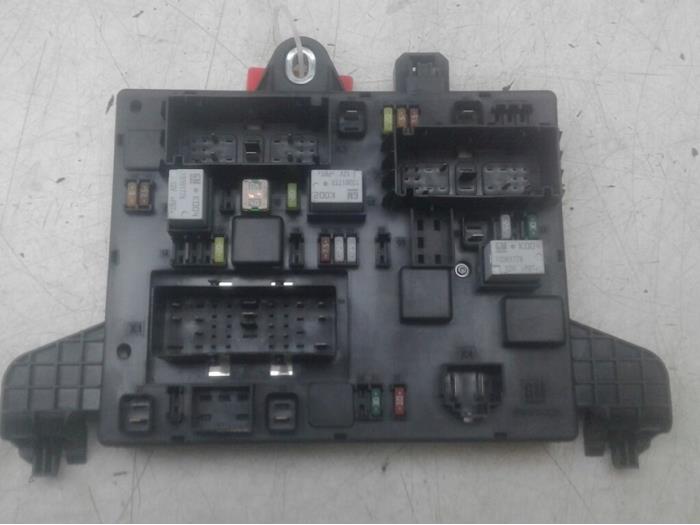 Fuse box Opel Zafira Tourer 1.6 CDTI 16V ecoFLEX 136 13449202
