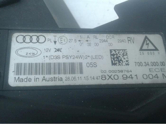 Headlight, right from a Audi A1 (8X1/8XK) 1.6 TDI 16V 2012