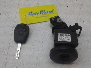 Used Remote control kit Renault Trafic (1FL/2FL/3FL/4FL) 1.6 dCi 115 Price on request offered by Autobedrijf G.H. Wessel B.V.