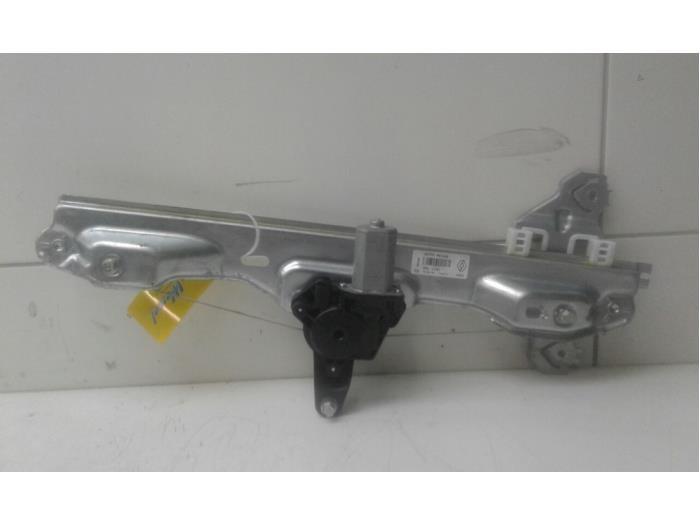 Usados Motor de ventanilla de puerta Renault Kadjar (RFEH) 1.5 dCi DPF Precio € 93,45 Norma de margen ofrecido por Wessel Parts & Service B.V.
