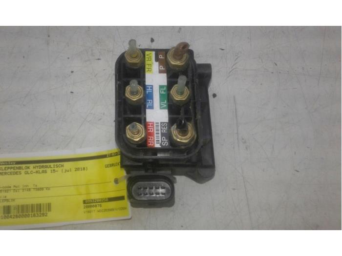 Gebrauchte Ventilblock hydraulisch Mercedes GLC (X253) 2.2 250d 16V BlueTEC 4-Matic Preis € 157,50 Margenregelung angeboten von Wessel Parts & Service B.V.