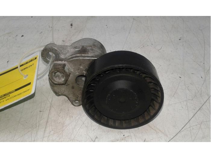 Usados Rodillo tensor correa múltiple Audi A3 Sportback (8VA/8VF) 1.4 TFSI 16V Precio € 40,95 Norma de margen ofrecido por Wessel Parts & Service B.V.