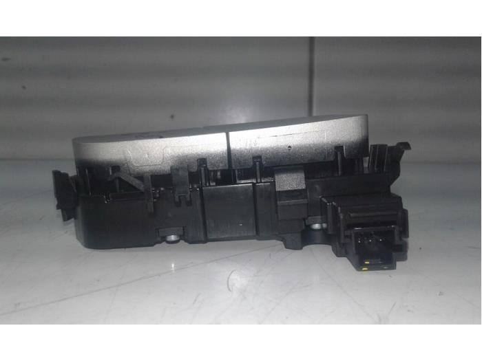 Seat heating switch from a Mercedes-Benz GLC (X253) 2.2 250d 16V BlueTEC 4-Matic 2018