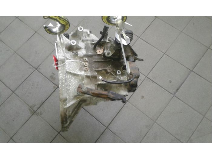 Gearbox from a Opel Agila (A) 1.0 12V 2001