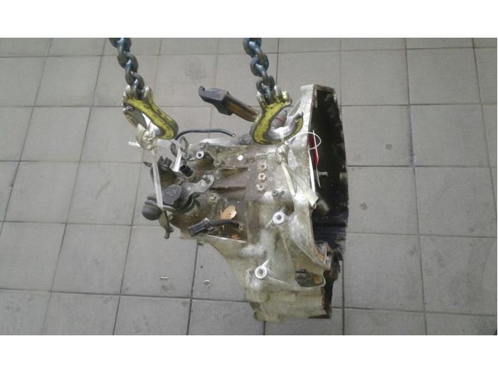 Gearbox from a Opel Agila (A) 1.0 12V 2001