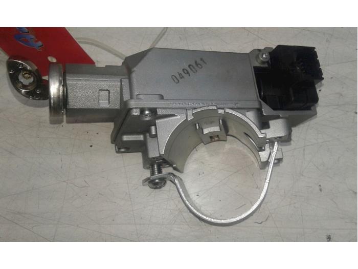 Begagnade Fjärrkontrollset Opel Astra K Sports Tourer 1.6 CDTI 110 16V Pris på förfrågan erbjuds av Wessel Parts & Service B.V.